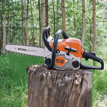 Tronçonneuse Stihl MS 180 sur bois