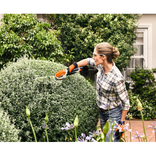 taille haies stihl hsa26 sur batterie