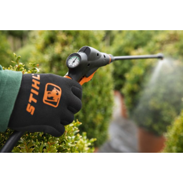 SGA85 Pulvérisateur à batterie STIHL en action