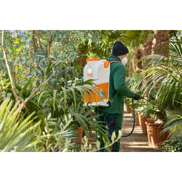 SGA85 Pulvérisateur à batterie STIHL en action