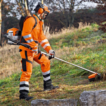 FR460 TC-EM Débroussailleuse à dos STIHL en utilisation