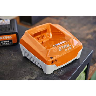 AL301 Chargeur rapide et ventilé Stihl