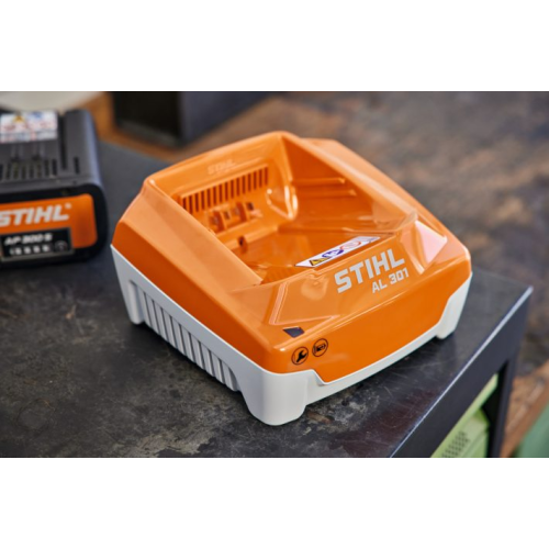 AL301 Chargeur rapide et ventilé Stihl