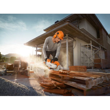 TSA230 Découpeuse à disque STIHL en utilisation