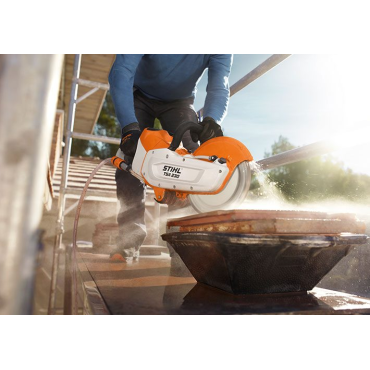 TSA230 Découpeuse à disque STIHL en utilisation