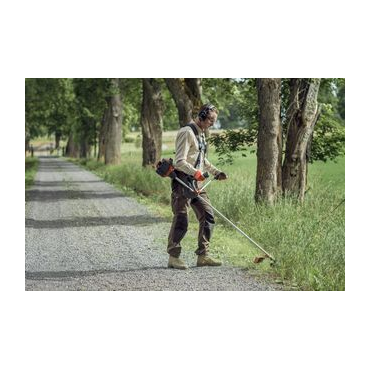 Débroussailleuse thermique Husqvarna 325R en utilisation